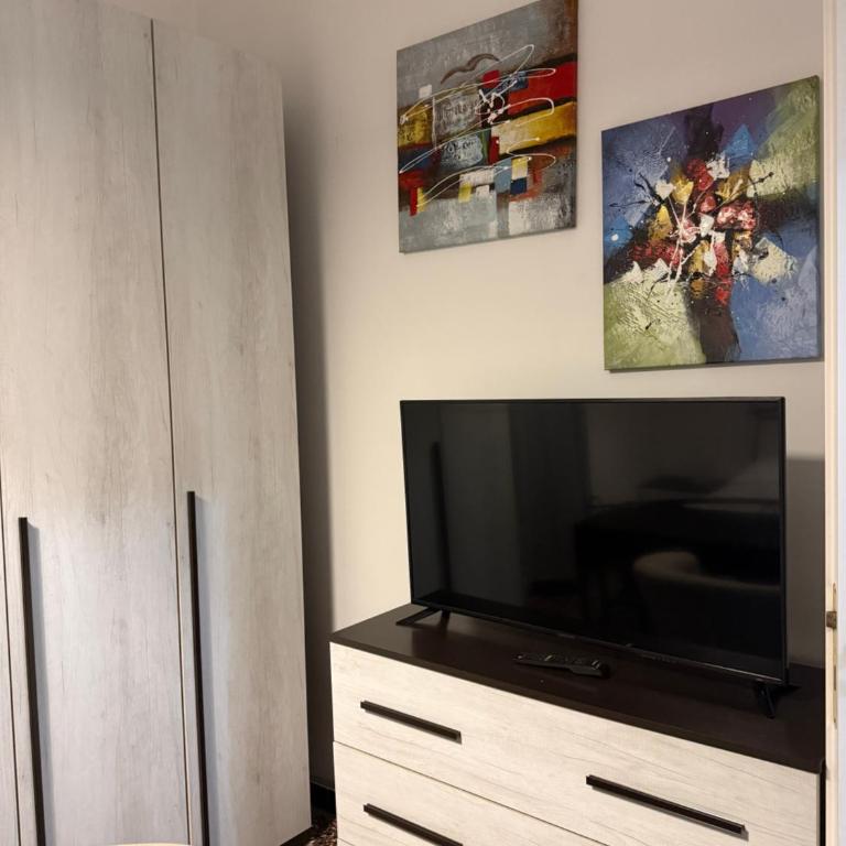 WOW HOME 3 - 175 mq - posteggio privato - davanti porto traghetti - fino a 10 posti letto - Appartamento Deluxe con 4 Camere da Letto - 20