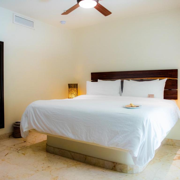 El Taj Oceanfront and Beachside Condo Hotel - Superior Suite - 1