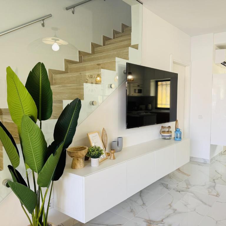 Oasis Beach Home Meloneras with Jacuzzi - Four-Bedroom Vacation Home - 8