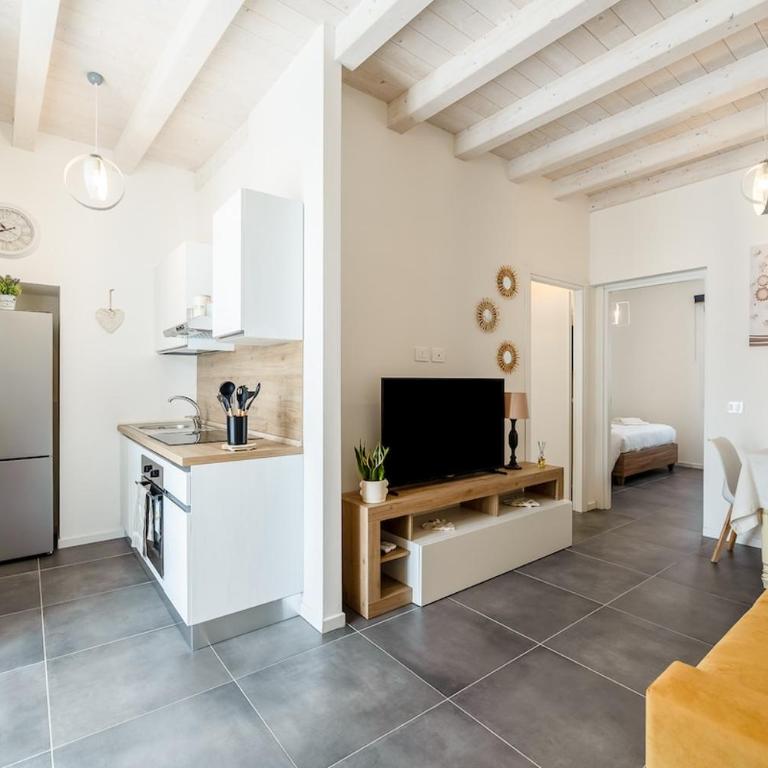 KeyRoom Patio & Parking near Lake Como - Ferienhaus - 1