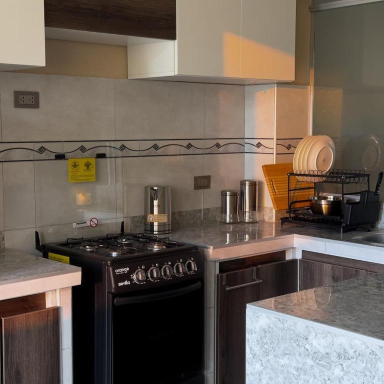 Depa 3 habitaciones cerca a paseo Yortuque y aeropuerto - Three-Bedroom Apartment - 4