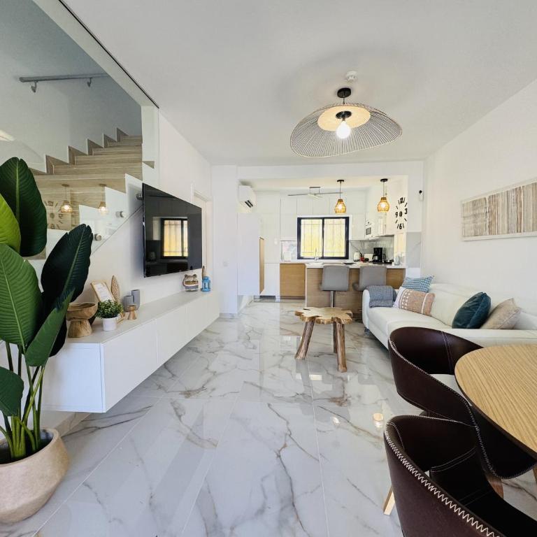 Oasis Beach Home Meloneras with Jacuzzi - Four-Bedroom Vacation Home - 6