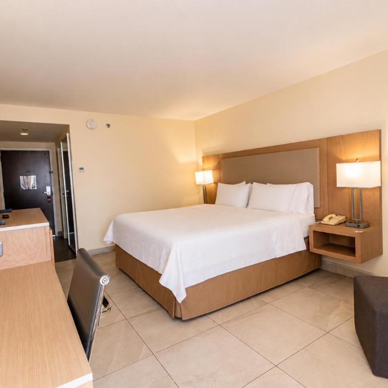 Hampton Inn Monterrey-Airport - King Room with Sofa Bed and Study - Non-Smoking - 4