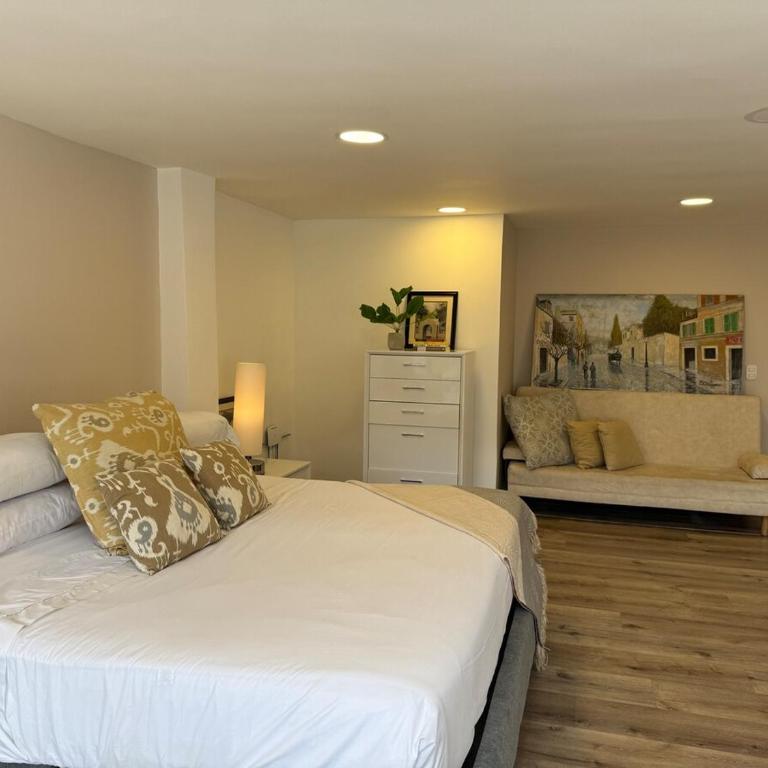 Bright King Studio ,Two blocks from Parque 93 - Estudio Deluxe con cama grande - 4