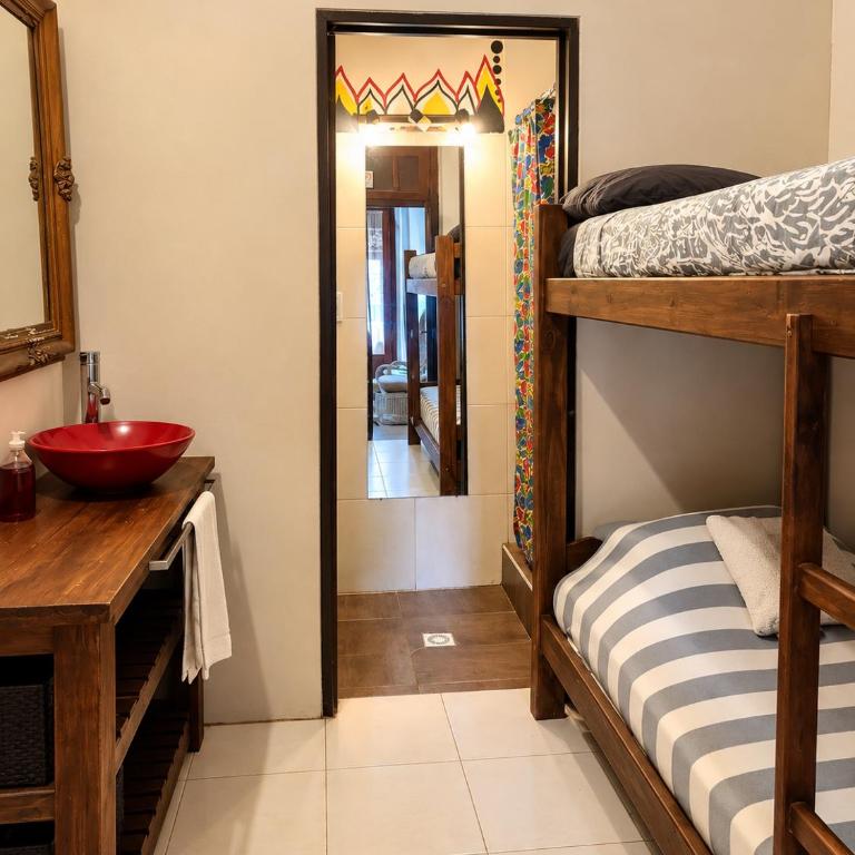 Bardot Hostel - Habitación Doble Pequeña - 2 camas - 3