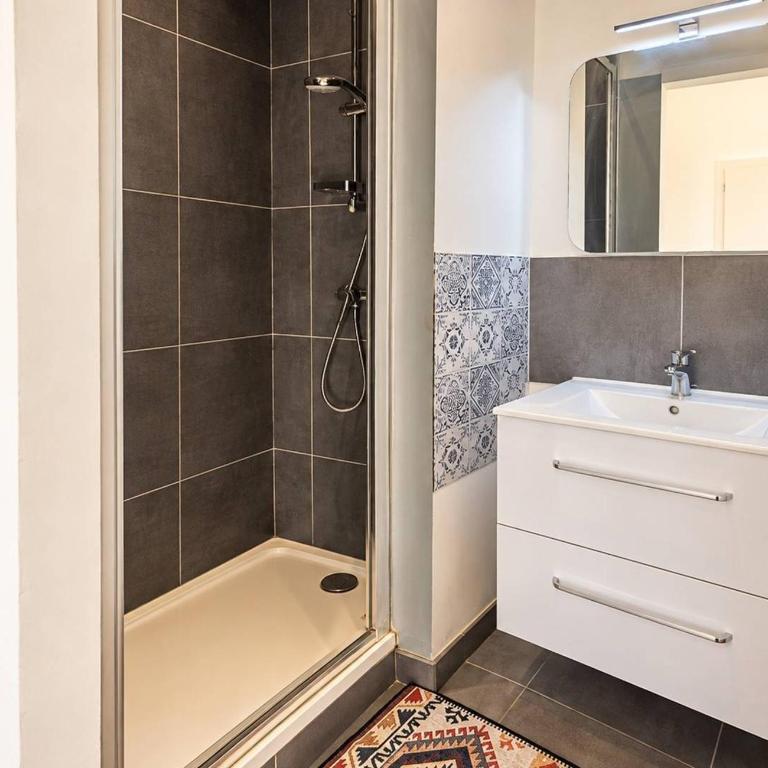 Jean • T2 rénové • Championnet • Centre Grenoble - Appartement 1 Chambre avec Balcon - 17