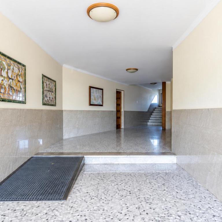 Gran terraza y vistas al mar junto a la playa - Apartamento de 2 dormitorios con terraza y vistas al mar - 35