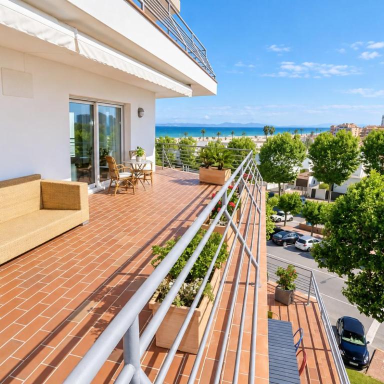 Gran terraza y vistas al mar junto a la playa - Apartamento de 2 dormitorios con terraza y vistas al mar - 19