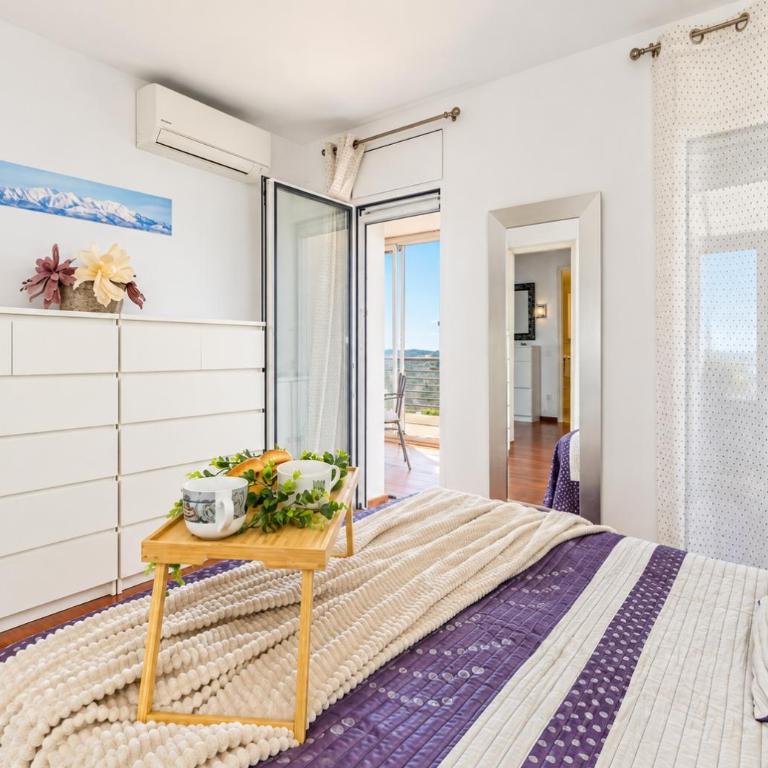 Gran terraza y vistas al mar junto a la playa - Apartamento de 2 dormitorios con terraza y vistas al mar - 13