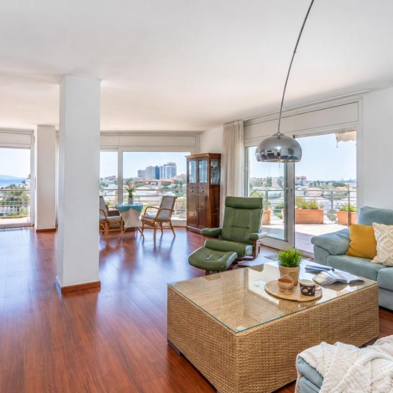 Gran terraza y vistas al mar junto a la playa - Apartamento de 2 dormitorios con terraza y vistas al mar - 5