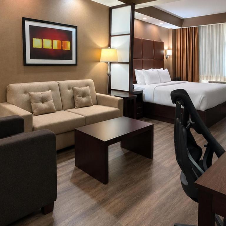 Best Western PREMIER Monterrey Aeropuerto - Suite con cama extragrande y sofá cama - No fumadores - 3