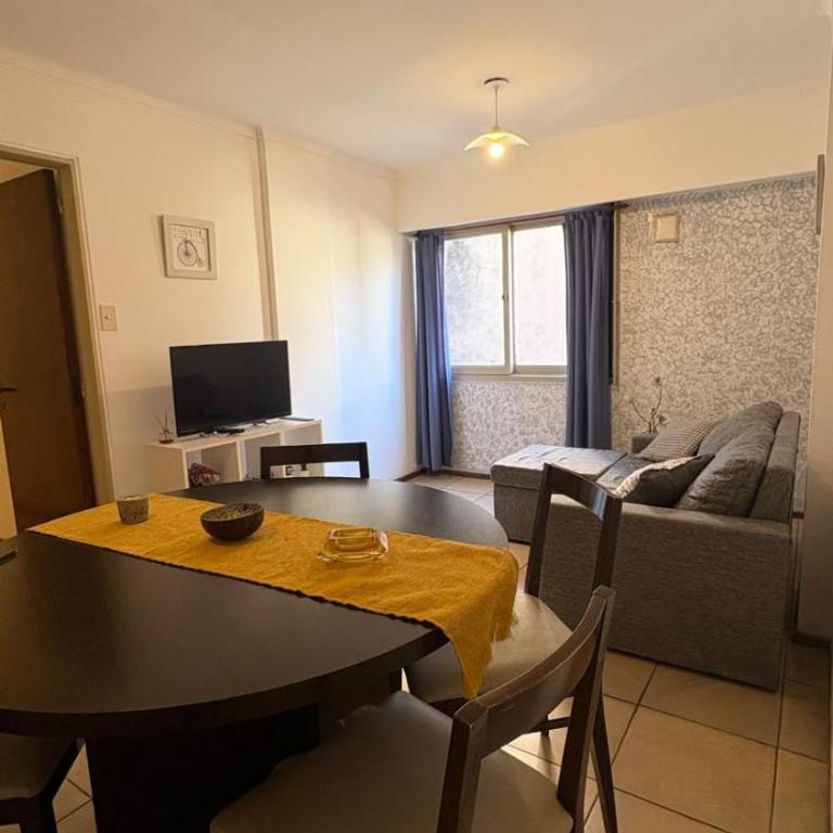 Amplio departamento ZONA CENTRO (2) - Three-Bedroom Apartment - 1