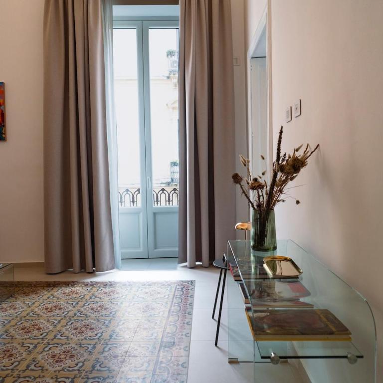 Etnicastay - Renovated historic apartment - Walk to via Etnea - Appartement 3 Chambres - 26