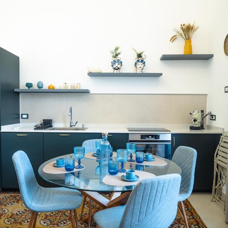 Etnicastay - Renovated historic apartment - Walk to via Etnea - Appartement 3 Chambres - 32