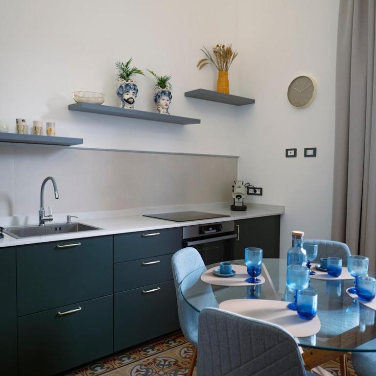 Etnicastay - Renovated historic apartment - Walk to via Etnea - Appartement 3 Chambres - 48