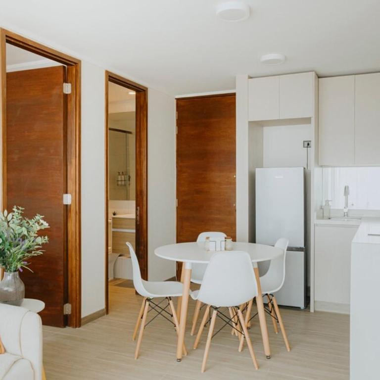 Atardecer sobre Santiago, Parking y Metro - Two-Bedroom Apartment - 3