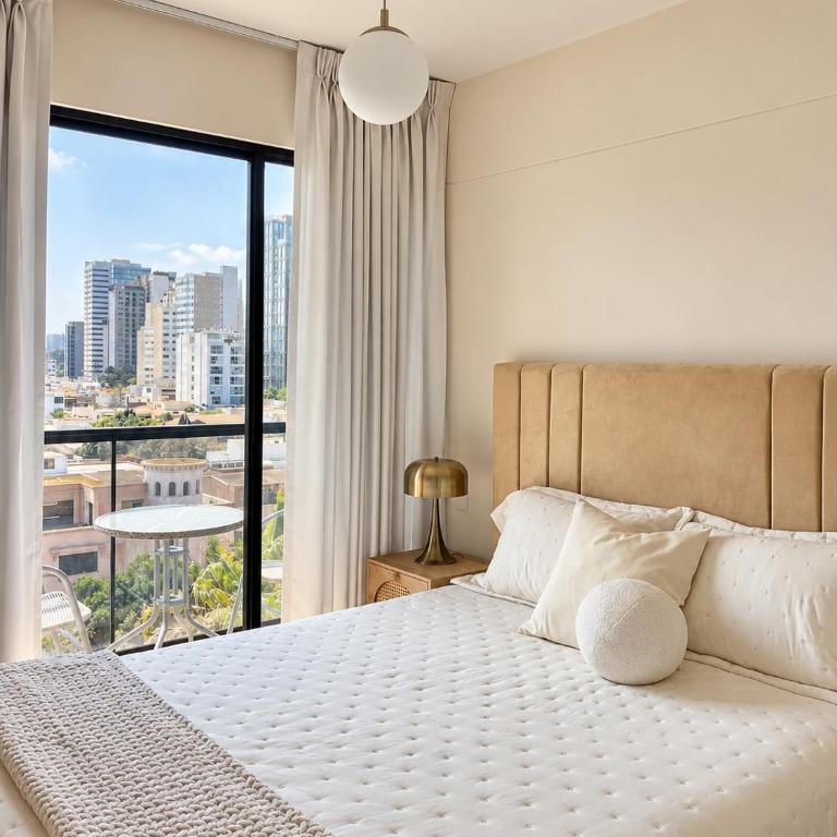 Stylish 1BR with Balcony and City View in San Isidro - One-Bedroom Apartment - 11