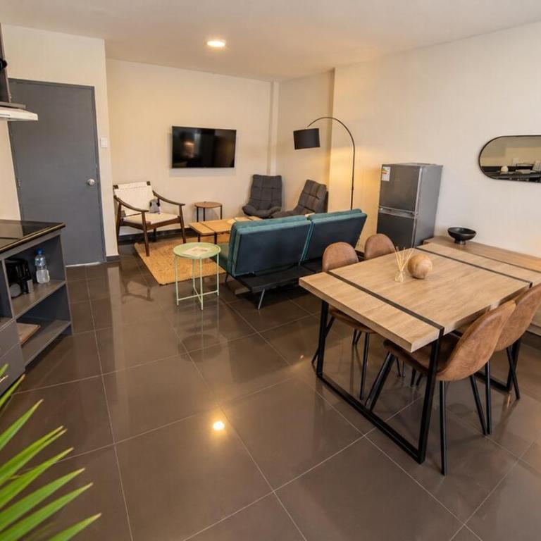 Spacious Barranco Studio with Workspace and Fast WiFi - One-Bedroom Apartment - 13