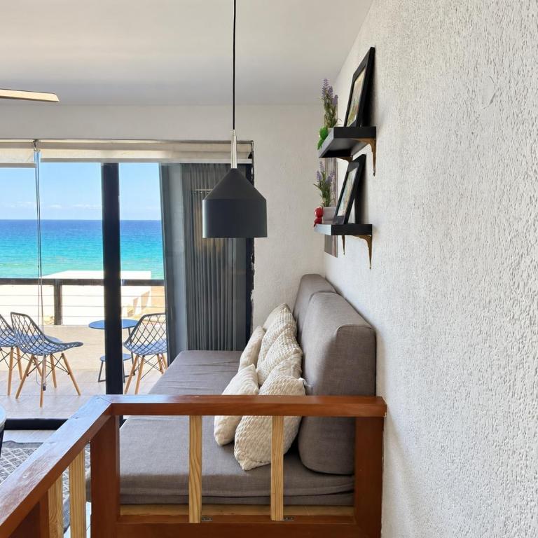 Cozy 2 Bedroom Ocean Front Condo, 3 pools, balcony - Apartamento de 2 dormitorios con vistas al mar - 1