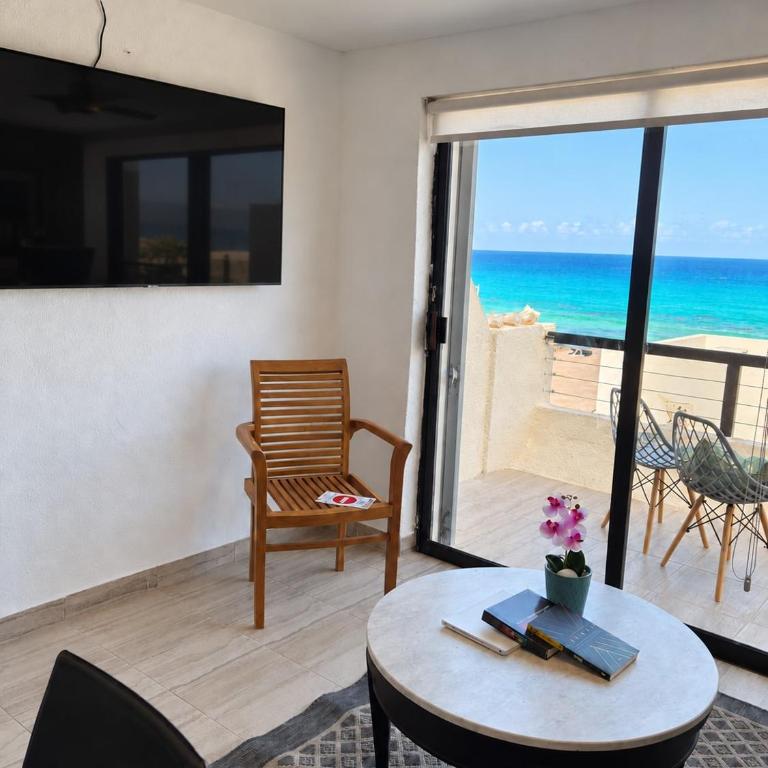 Cozy 2 Bedroom Ocean Front Condo, 3 pools, balcony - Apartamento de 2 dormitorios con vistas al mar - 6