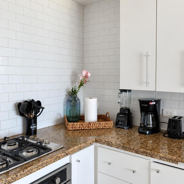 Cozy 2 Bedroom Ocean Front Condo, 3 pools, balcony - Apartamento de 2 dormitorios con vistas al mar - 10