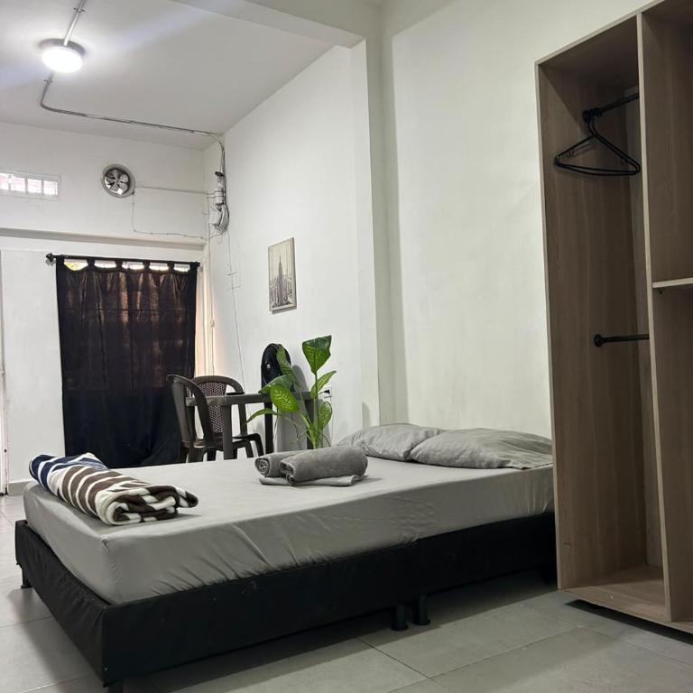 Hostal CasaBlanca, Laureles Estadio - Apartment with Garden View - 9