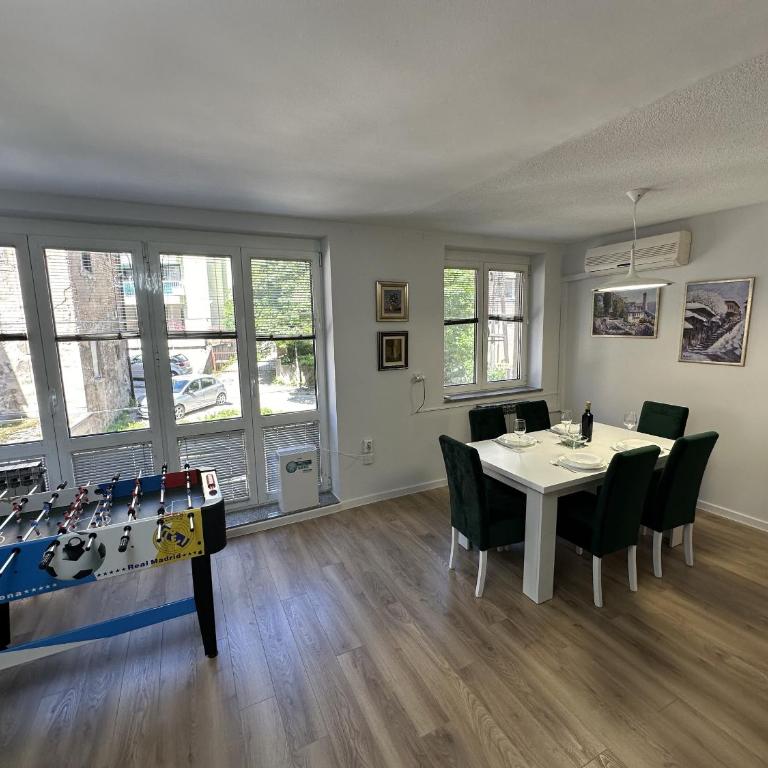 Chill & Play Apartment with Garage - Apartman sa 2 Spavaće Sobe - 9