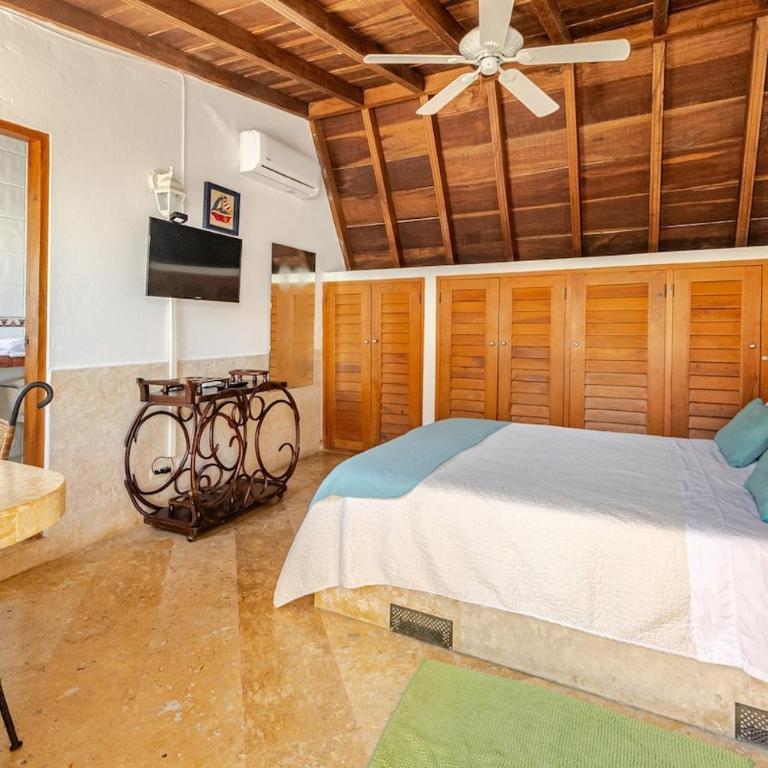 Luxury 5 Bedroom Old Town House - Villa - 22