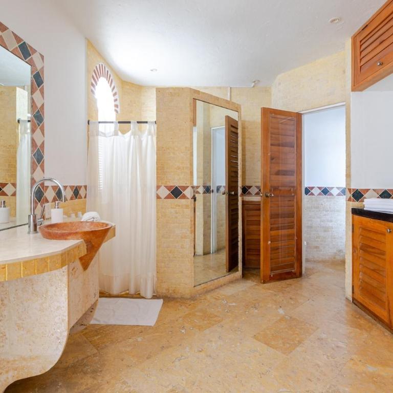 Luxury 5 Bedroom Old Town House - Villa - 40