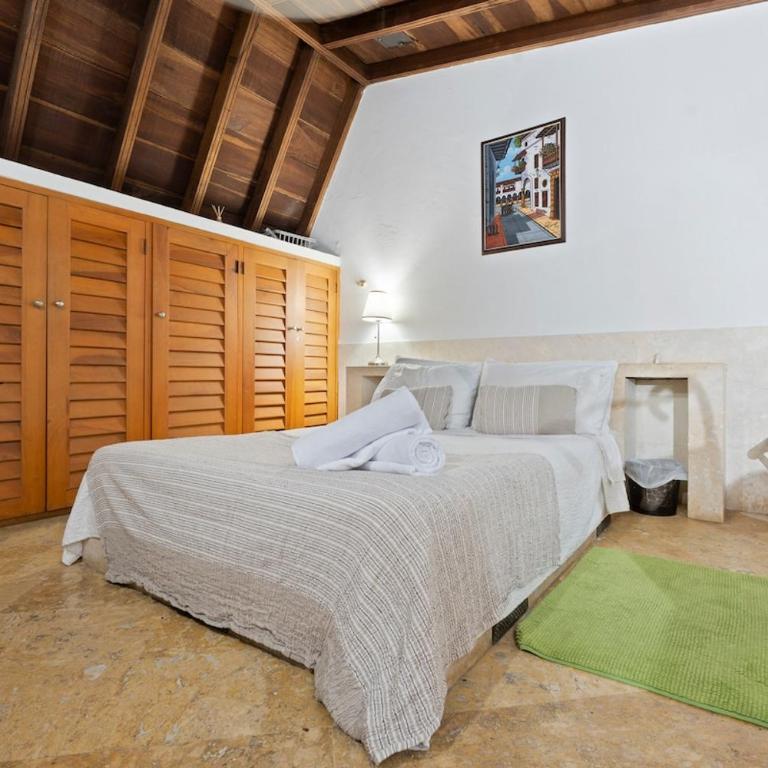 Luxury 5 Bedroom Old Town House - Villa - 43