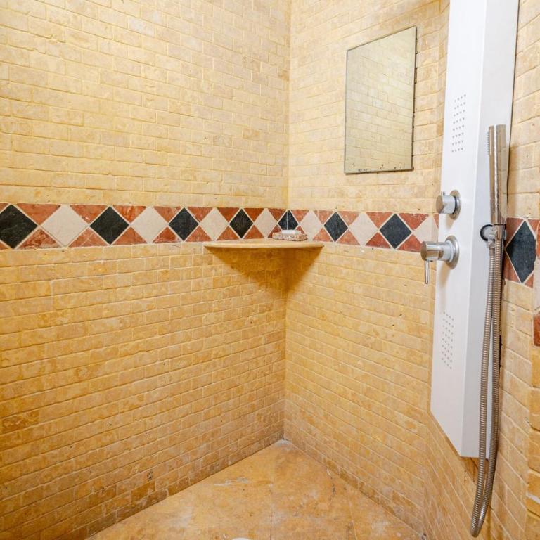 Luxury 5 Bedroom Old Town House - Villa - 46