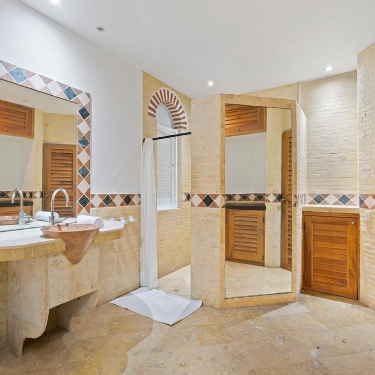 Luxury 5 Bedroom Old Town House - Villa - 52