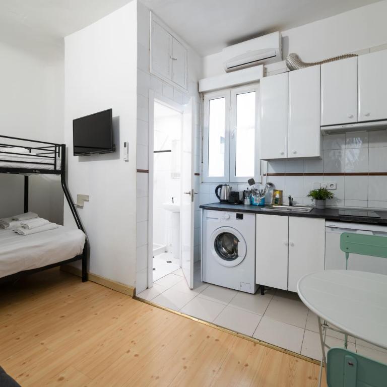 Loft Céntrico junto al Metro a 12 min de Plaza España con AC, WiFi y Lavadora - Studio - 2