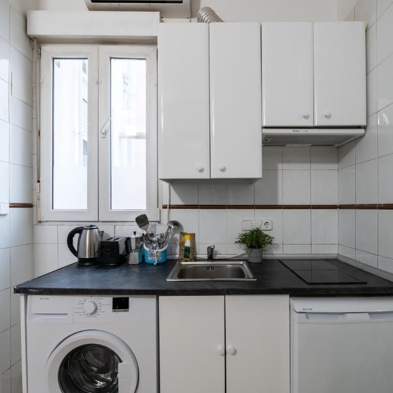 Loft Céntrico junto al Metro a 12 min de Plaza España con AC, WiFi y Lavadora - Studio - 10