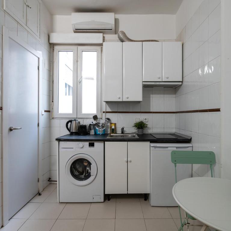 Loft Céntrico junto al Metro a 12 min de Plaza España con AC, WiFi y Lavadora - Studio - 6