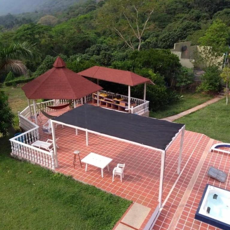 Finca pedregal a 2 horas de Bogotá - Villa - 12