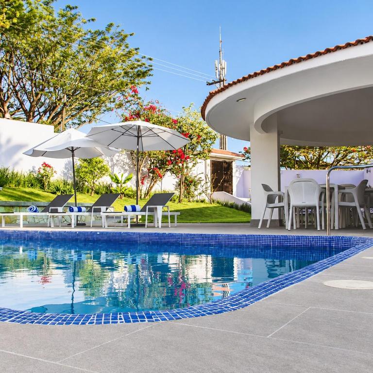 Luxury 5-Suite Mansion with Heated Pool - Deluxe Villa - 11