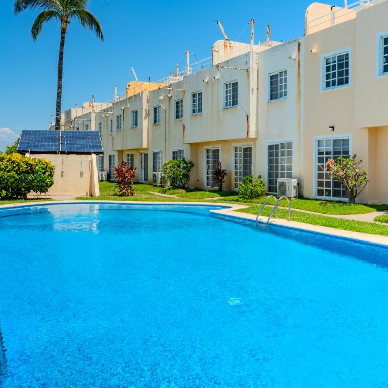 Family House with Private Jacuzzi & Pool, 3 Bedrooms - Casa de 3 dormitorios - 3