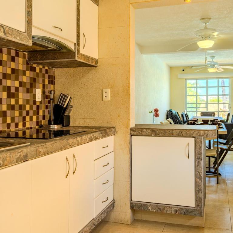 Family House with Private Jacuzzi & Pool, 3 Bedrooms - Casa de 3 dormitorios - 21