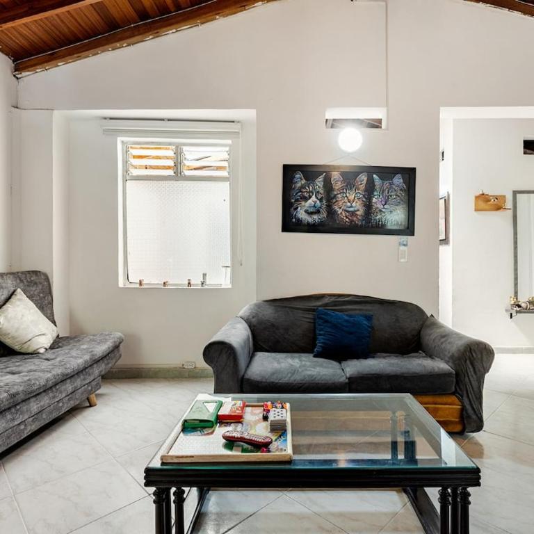 Casa comoda en Laureles cerca del Estadio y la 70 "Máx 8 huéspedes - Apartamento Estándar de 4 dormitorios - 4