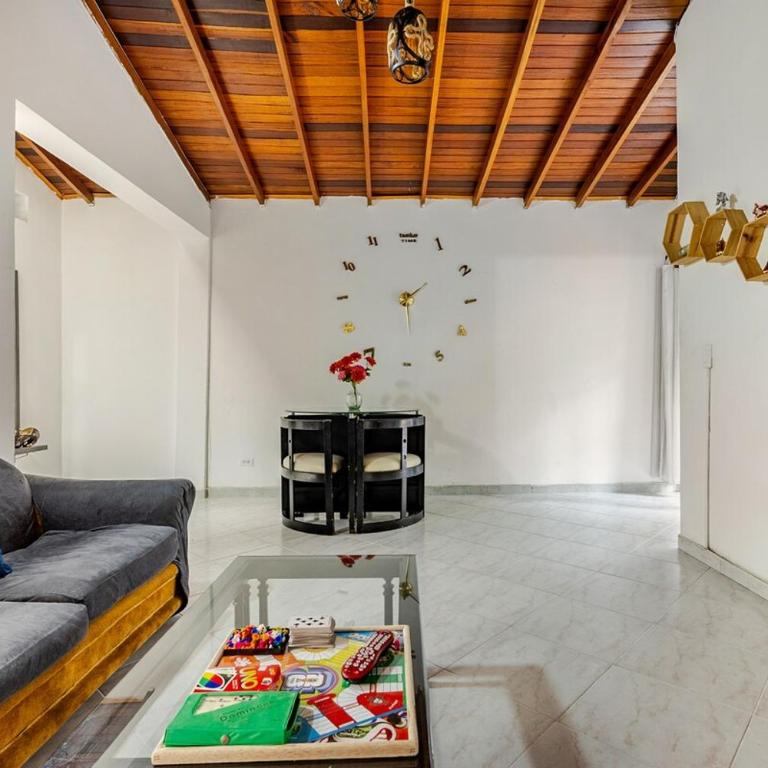 Casa comoda en Laureles cerca del Estadio y la 70 "Máx 8 huéspedes - Apartamento Estándar de 4 dormitorios - 3
