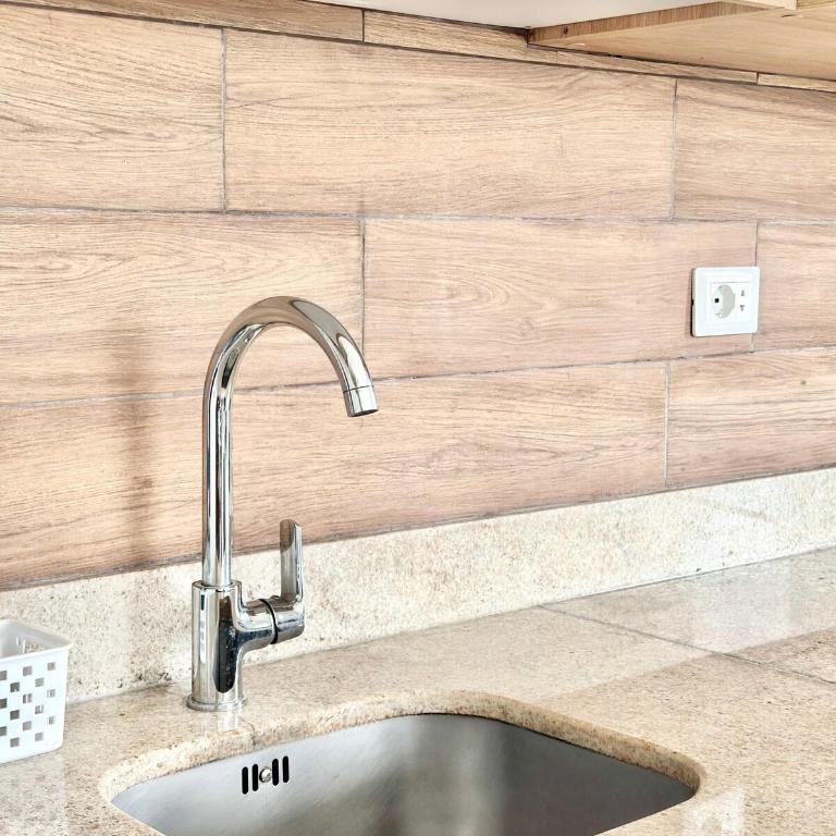 Departamento amplio y moderno - Balcón y parrilla - Two-Bedroom Apartment - 11