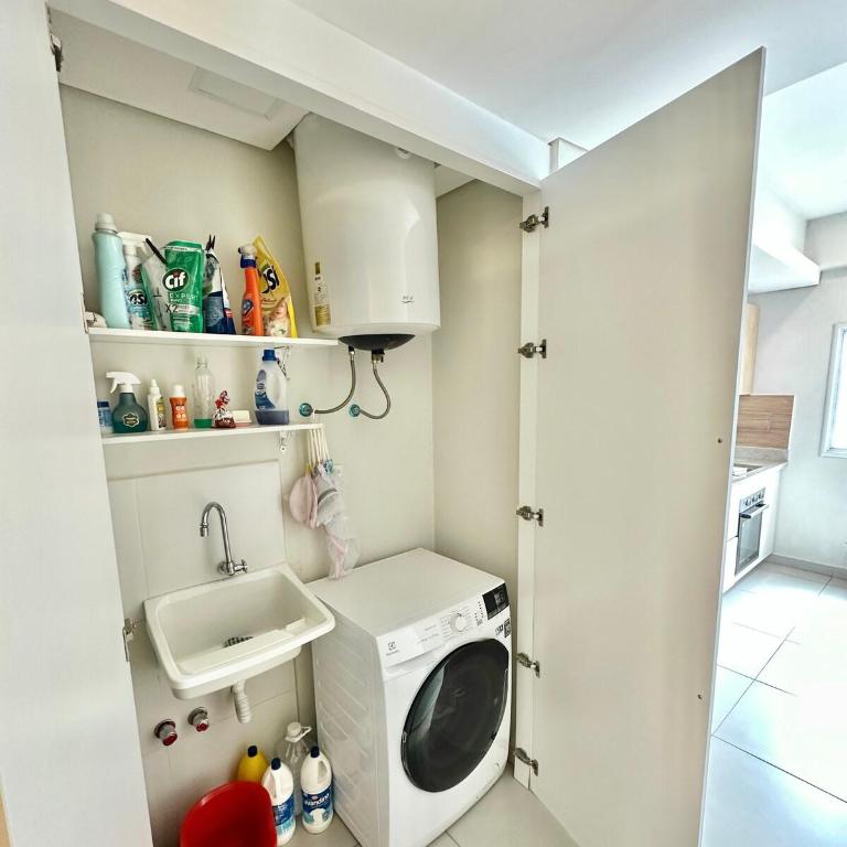 Departamento amplio y moderno - Balcón y parrilla - Two-Bedroom Apartment - 43