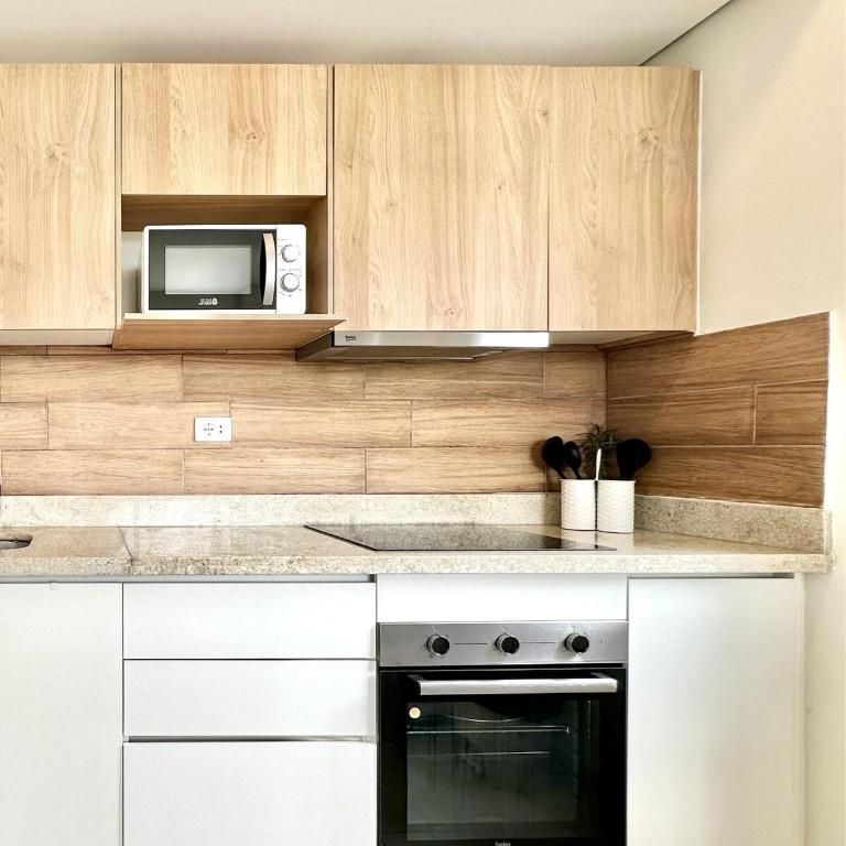 Departamento amplio y moderno - Balcón y parrilla - Two-Bedroom Apartment - 53