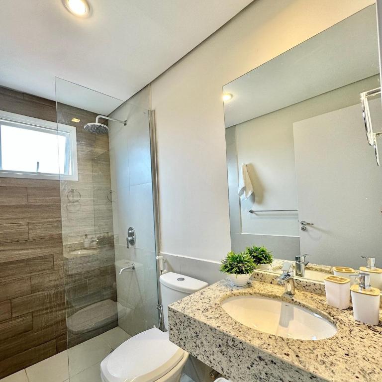 Departamento amplio y moderno - Balcón y parrilla - Two-Bedroom Apartment - 54