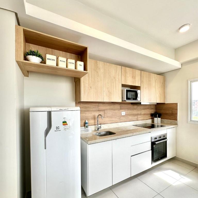 Departamento amplio y moderno - Balcón y parrilla - Two-Bedroom Apartment - 60