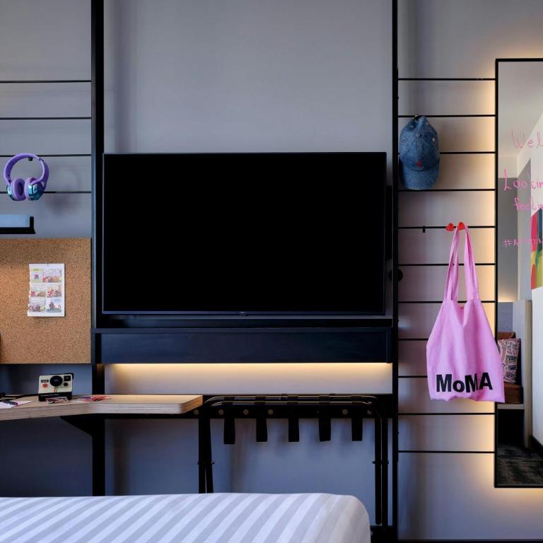 Moxy Belgrade Skadarlija - Dancing Queen Queen Room - 3