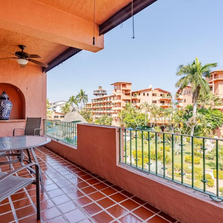 Steps to Marina Boardwalk 2 King Condo with Pool - Apartamento de 2 dormitorios - 30