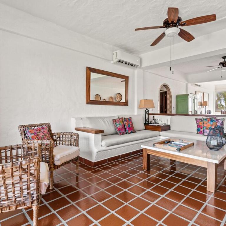 Steps to Marina Boardwalk 2 King Condo with Pool - Apartamento de 2 dormitorios - 41
