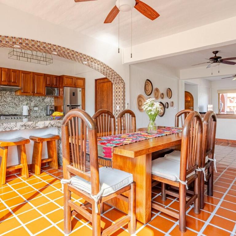 Steps to Marina Boardwalk 2 King Condo with Pool - Apartamento de 2 dormitorios - 42